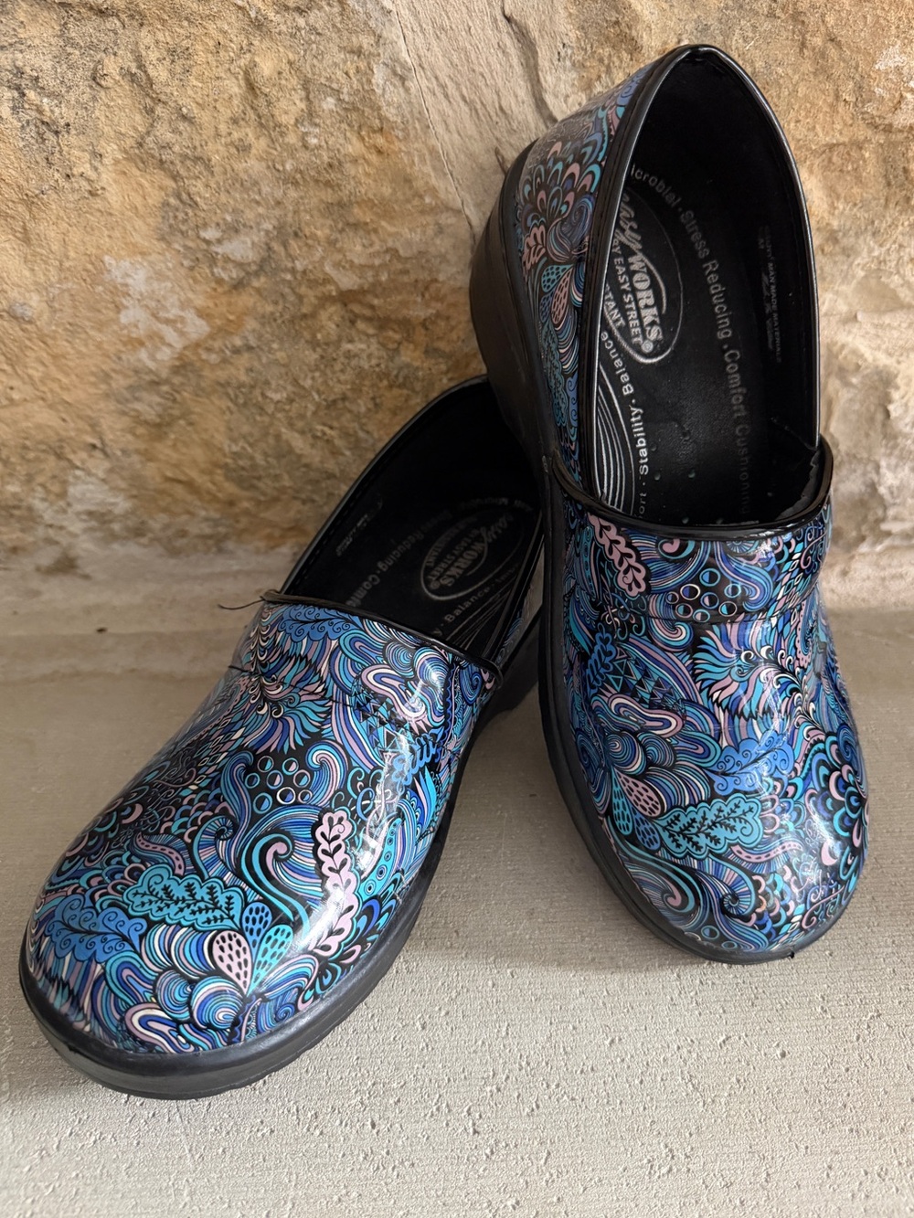 Easy Works by Easy Street Lyndee Blue Pop Paisley Slip-On Clog Shoe Size 8.5